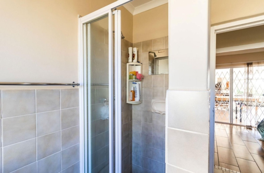 8 Bedroom Property for Sale in Middedorp Western Cape